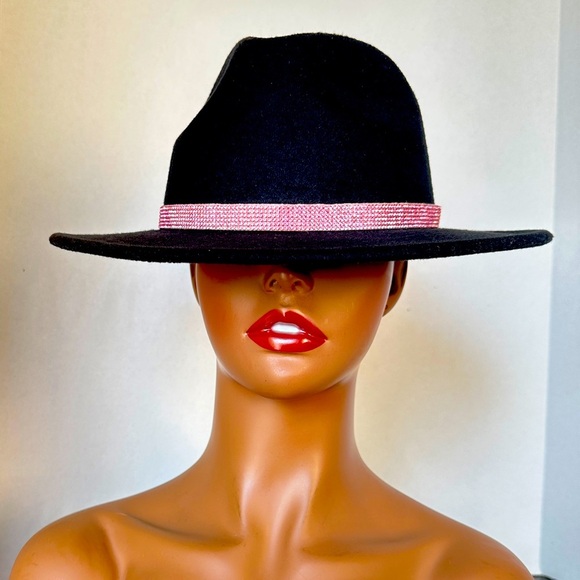 NWT Black Suede Hat With Pink Rhinestones Free Overnight Shipping Arrive 12/24 - Picture 4 of 7
